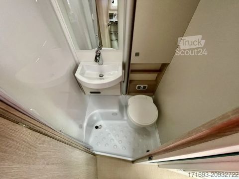 Félintegrált lakóautó Bürstner Lineo T 690 G MESSE ANGEBOTE ON TOP