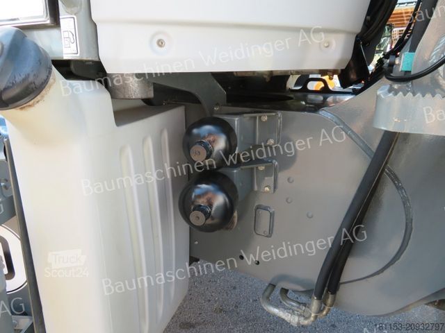 Pyöräkuormaaja KRAMER 8155