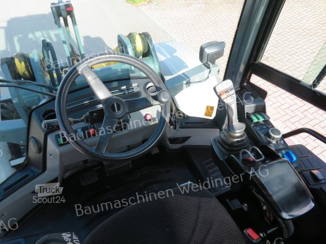 Pyöräkuormaaja KRAMER 8155