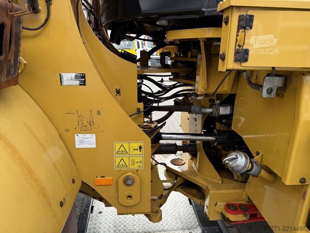 Tekerlekli yükleyici Caterpillar 962M  ŁADOWARKA KOŁOWA