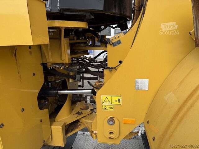 Tekerlekli yükleyici Caterpillar 962M  ŁADOWARKA KOŁOWA