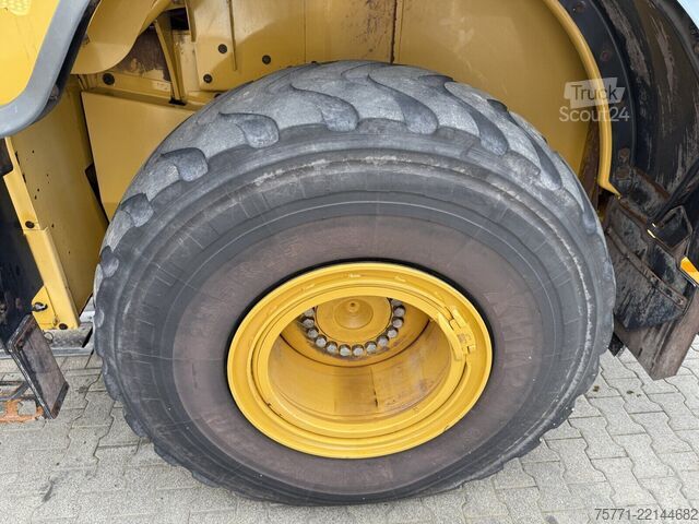 Tekerlekli yükleyici Caterpillar 962M  ŁADOWARKA KOŁOWA