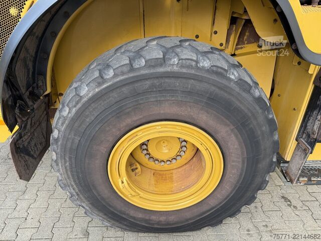 Tekerlekli yükleyici Caterpillar 962M  ŁADOWARKA KOŁOWA