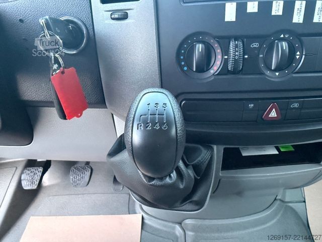 Fourgon tôlé VOLKSWAGEN Crafter Koffer  L2 Ladebordwand LBW Ex Feuerwehr