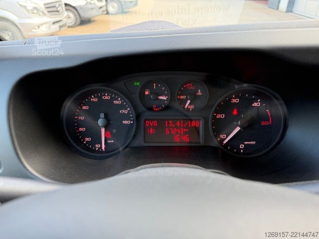 Fourgon benne basculante IVECO Daily DOKA Kipper 3,5t Zwillingsber. *AHK3,5t*