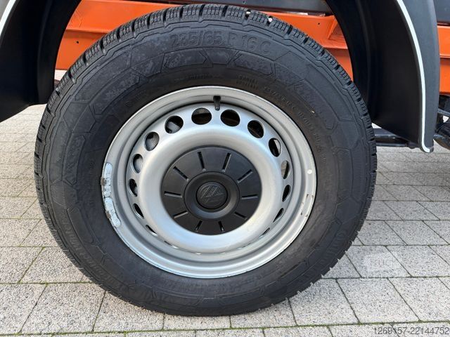 Kippi pakettiauto VOLKSWAGEN Crafter Dreiseitenkipper 4x4 4Motion Laubgitter