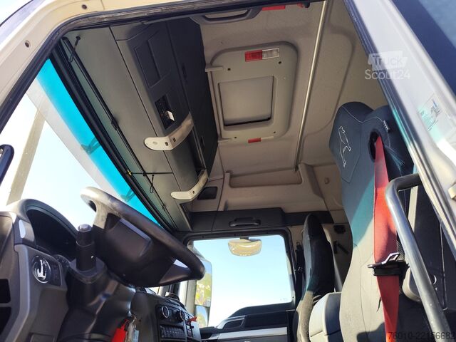 Kamion sa ravnom platformom MAN TGS 35.440