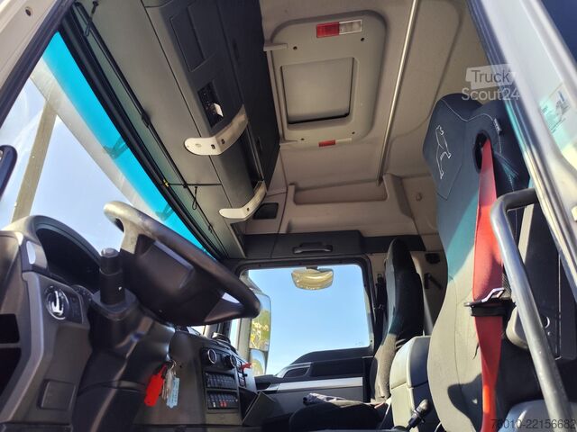 Kamion sa ravnom platformom MAN TGS 35.440