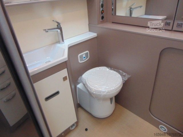 Autocaravana semi-integrada BÜRSTNER Lyseo TD 684 Harmony mit Längs-Hubbett