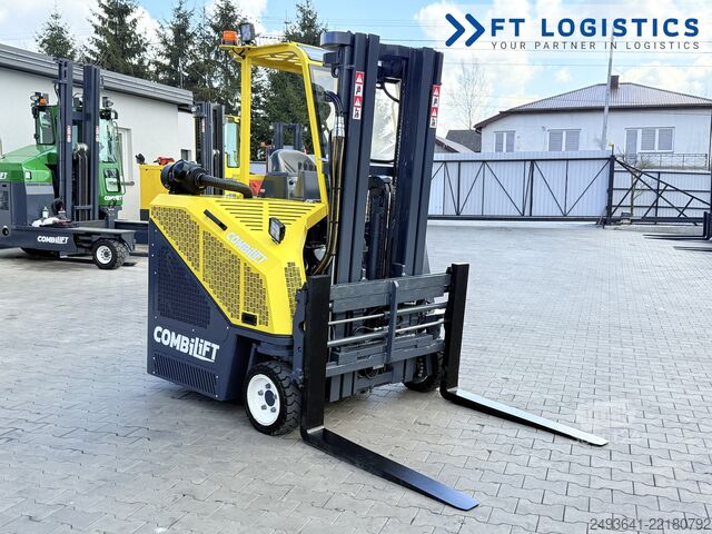 Wózek widłowy czterokierunkowy Combilift CB2500 GAS TRIPLEX 4900 FORK POSITIONER