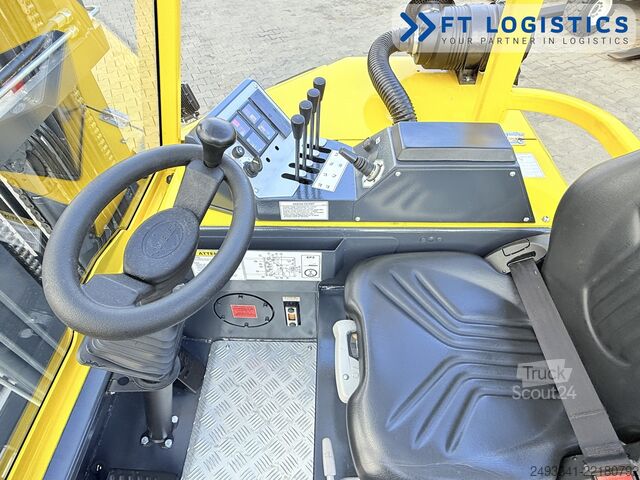 Wózek widłowy czterokierunkowy Combilift CB2500 GAS TRIPLEX 4900 FORK POSITIONER