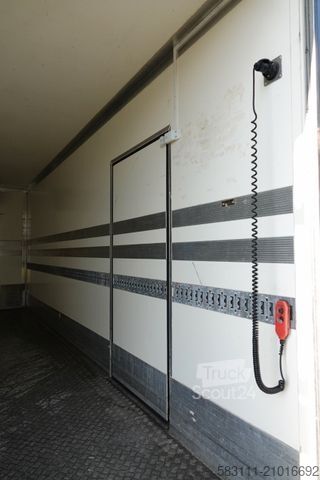Koelwagen RENAULT D 250 / CH?ODNIA - 6,7 m / THERMO KING T 600R /