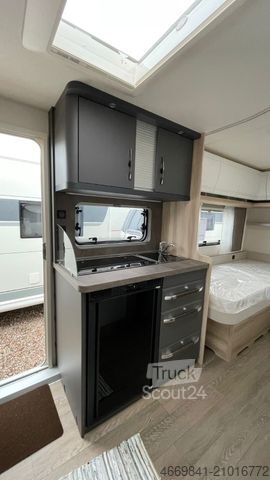 Caravan HOBBY 460 LU de Luxe 2026 - Autark, 7" TFT