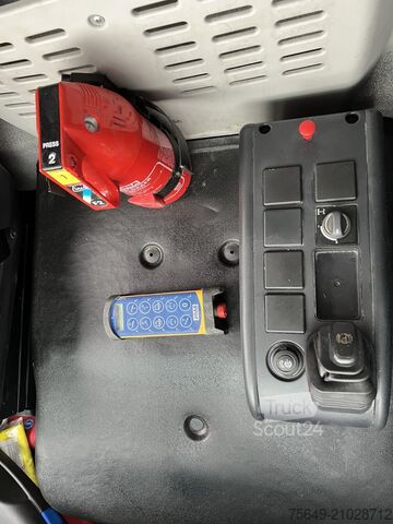 Camion-benne tricar Iveco-Magirus EuroCargo ML190EL32 4x2 EuroCargo ML190EL32 4x2