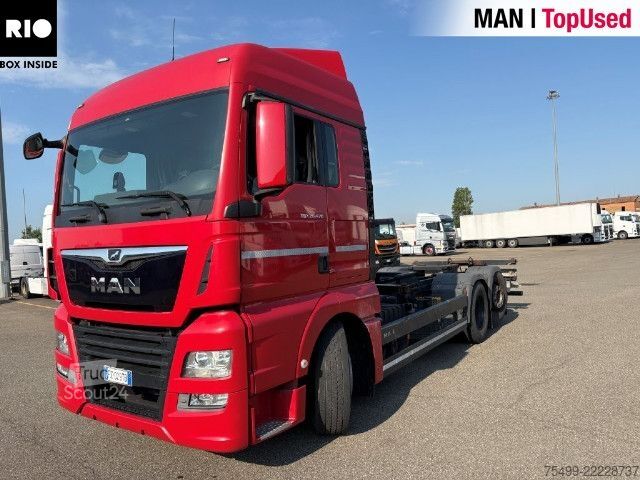 Camion porte-caisses amovibles MAN TGX 26.470 6X2-4 LL