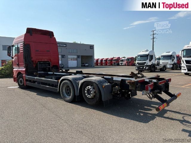 Camion porte-caisses amovibles MAN TGX 26.470 6X2-4 LL
