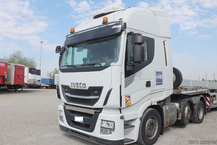 وحدة جرار قياسية Iveco trattore stradale 3 assi ribassato