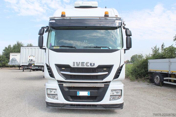 وحدة جرار قياسية Iveco trattore stradale 3 assi ribassato