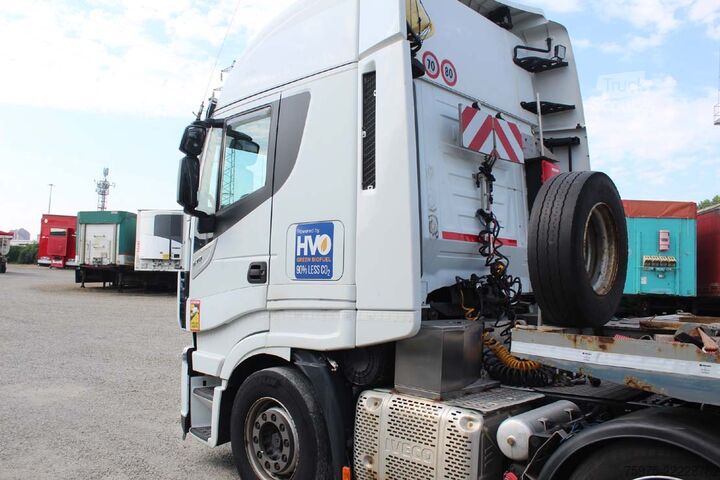 وحدة جرار قياسية Iveco trattore stradale 3 assi ribassato