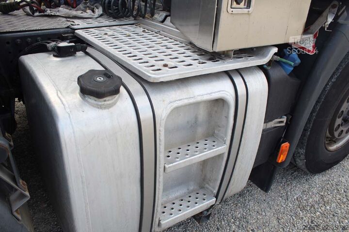 وحدة جرار قياسية Iveco trattore stradale 3 assi ribassato