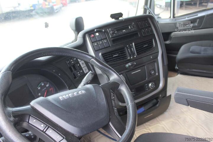 وحدة جرار قياسية Iveco trattore stradale 3 assi ribassato