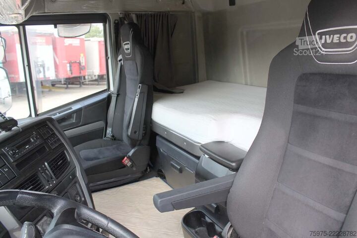 وحدة جرار قياسية Iveco trattore stradale 3 assi ribassato