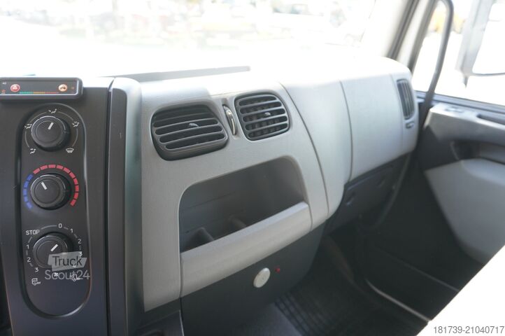 Superstructure de grue Renault D12 / New galvanized tow truck superstru