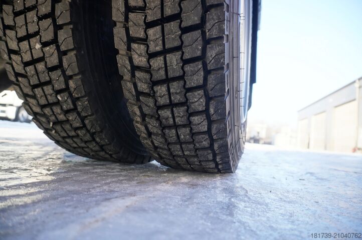 Benne trilatérale Mitsubishi Fuso Canter 9C18 / HDS HIAB 066 B-2 DUO