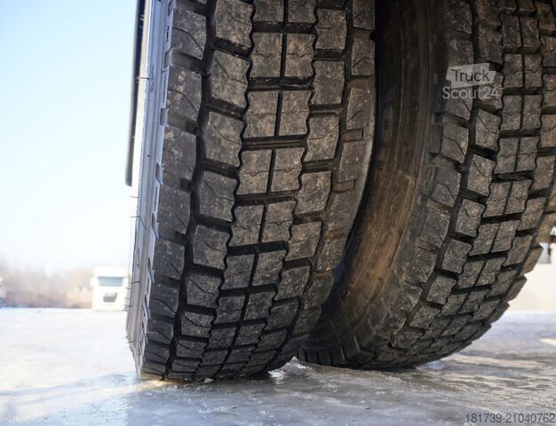 Benne trilatérale Mitsubishi Fuso Canter 9C18 / HDS HIAB 066 B-2 DUO