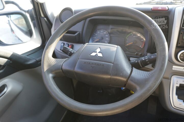 Benne trilatérale Mitsubishi Fuso Canter 9C18 / HDS HIAB 066 B-2 DUO