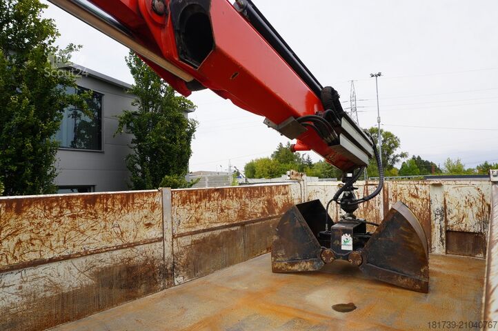 Trilaterale kiepbak Mercedes-Benz Arocs 2636 / 6x4 / HDS Fassi / 3-Way Tip