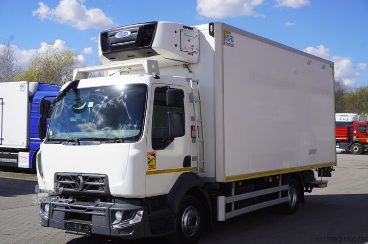 Refrigerator Renault D12 / Lamberet refrigerated truck / lift