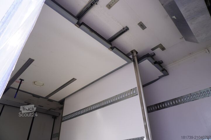 Refrigerator Renault D12 / Lamberet refrigerated truck / lift