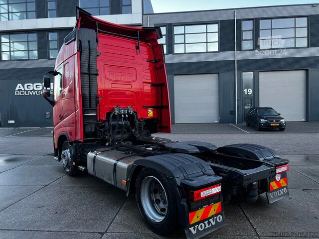 Standard tractor Volvo FH 13.420 Globetrotter / Mega / 2x Tank