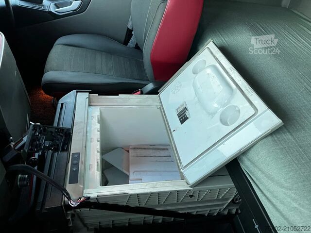 Standard tractor Volvo FH 13.420 Globetrotter / Mega / 2x Tank