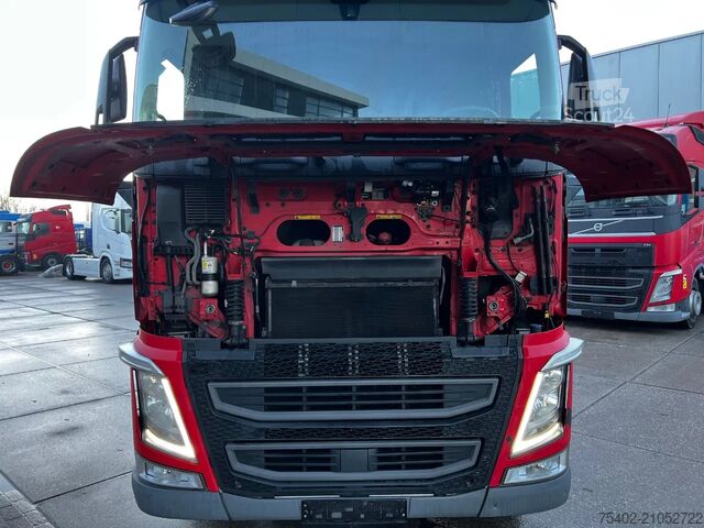 Standard tractor Volvo FH 13.420 Globetrotter / Mega / 2x Tank