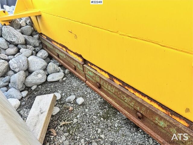 Vama EAU4800K lama spartineve pieghevole ad ali per camion Vama EAU4800K folding wing plow for truck