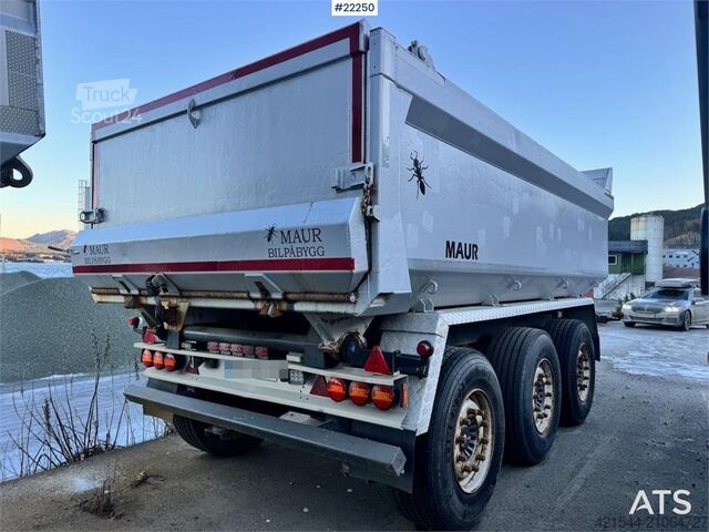 Rimorchio Maur a tre assi Maur Triple-Axle Trailer