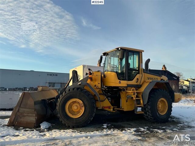 Wheel loader Volvo L110F wheel loader with bucket