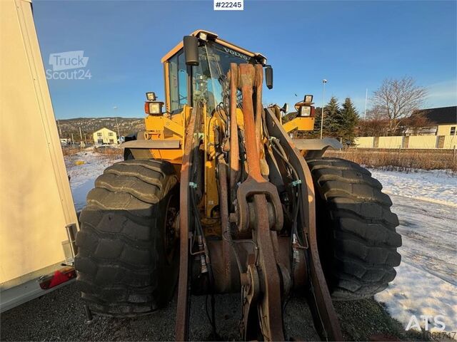 Wheel loader Volvo L110F wheel loader with bucket