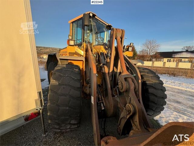 Wheel loader Volvo L110F wheel loader with bucket