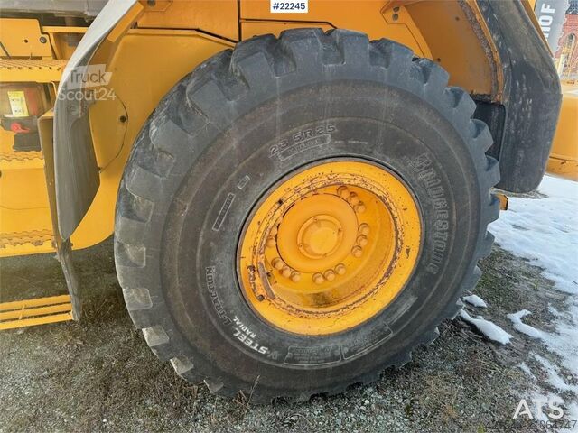 Wheel loader Volvo L110F wheel loader with bucket