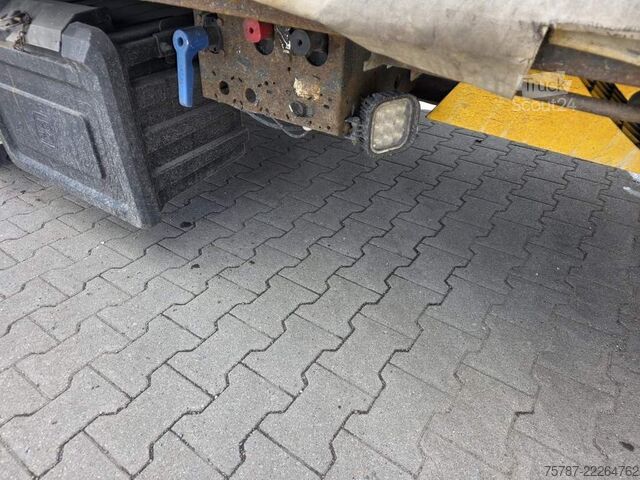 Naczepa otwarta z plandeką KRONE Gardine Lowliner, Joloda-Schienen, Hubdach