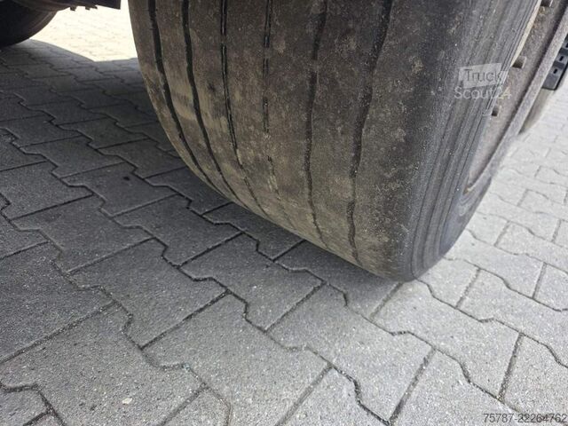 Naczepa otwarta z plandeką KRONE Gardine Lowliner, Joloda-Schienen, Hubdach