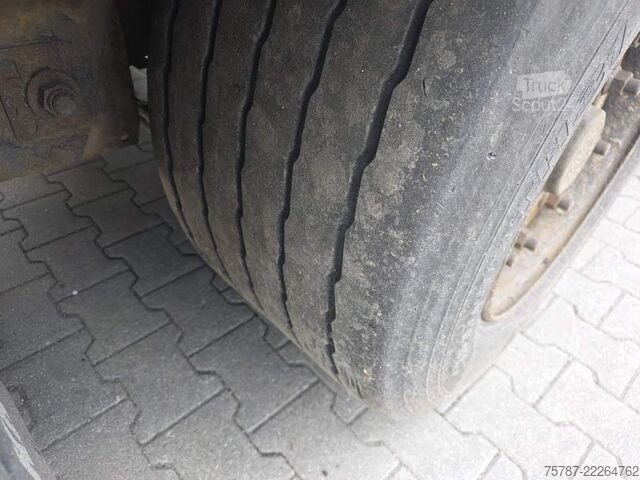 Naczepa otwarta z plandeką KRONE Gardine Lowliner, Joloda-Schienen, Hubdach