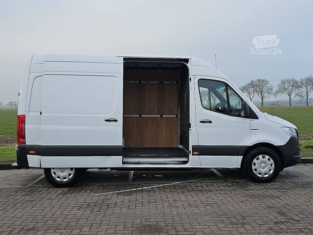 Bestelauto MERCEDES-BENZ ESPRINTER L2H2 Elektrisch AC!