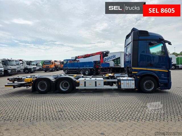 Vaihtolavakuorma-auto MERCEDES-BENZ Actros 2553 / Retarder / Ladebordwand /Lenkachse