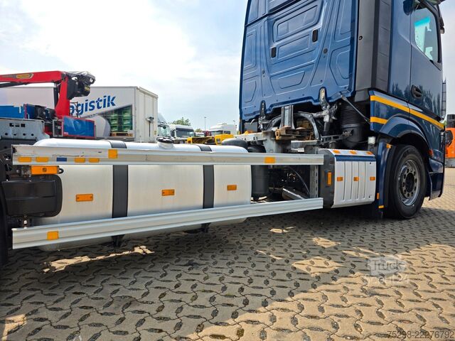Vaihtolavakuorma-auto MERCEDES-BENZ Actros 2553 / Retarder / Ladebordwand /Lenkachse