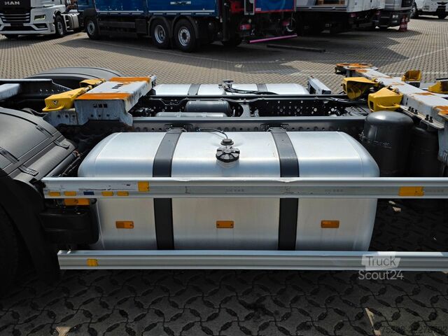 Vaihtolavakuorma-auto MERCEDES-BENZ Actros 2553 / Retarder / Ladebordwand /Lenkachse