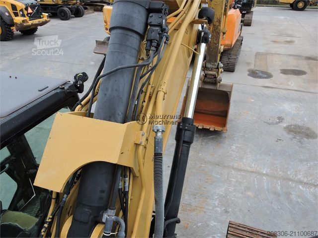 Εκσκαφέας ερπυστριοφόρος CATERPILLAR 323EL